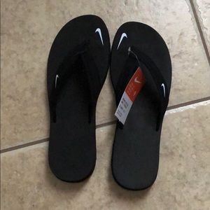 NWT Nike flipflops